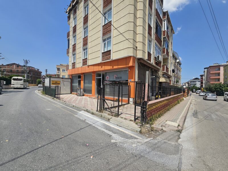 ARAPÇEŞME MAHALLESİN ‘ DE SATILIK KÖŞEBAŞI DÜKKAN – İSKANLI