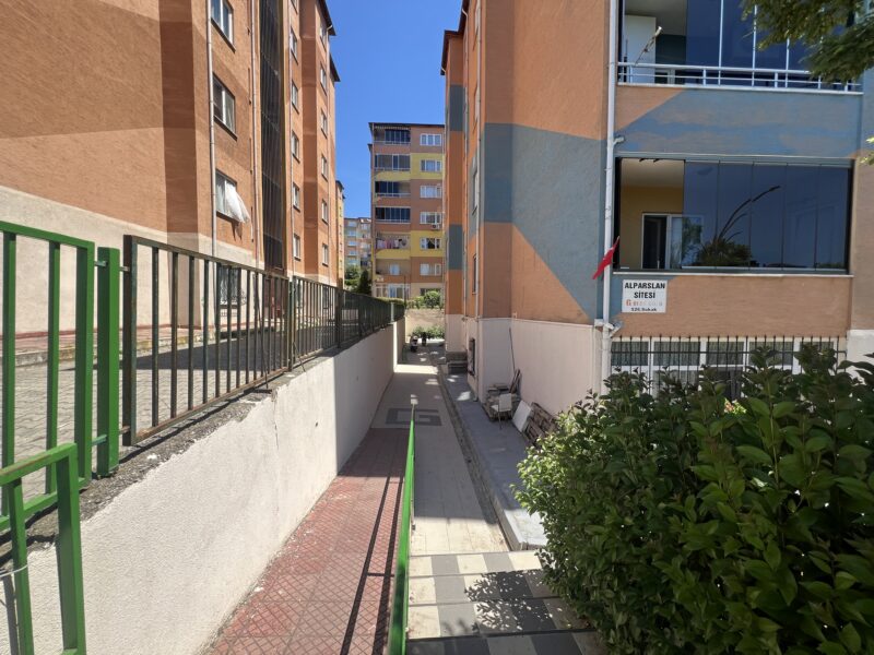 ÇAYIROVA ÇAĞDAŞKENT SİTESİ’NDE SATILIK 3+1 DAİRE