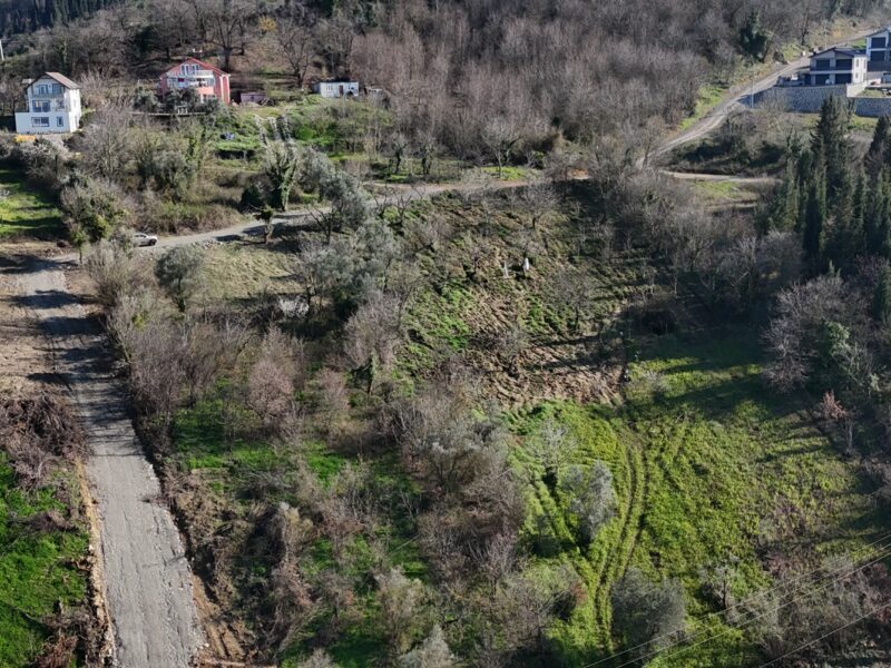 KARAMÜRSEL’DE DENİZ MANZARALI SATILIK ARSA