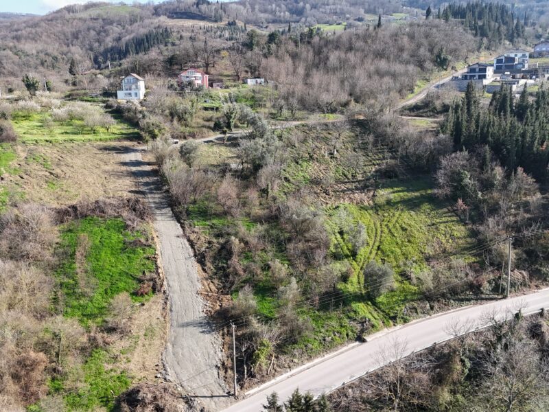 KARAMÜRSEL’DE DENİZ MANZARALI SATILIK ARSA