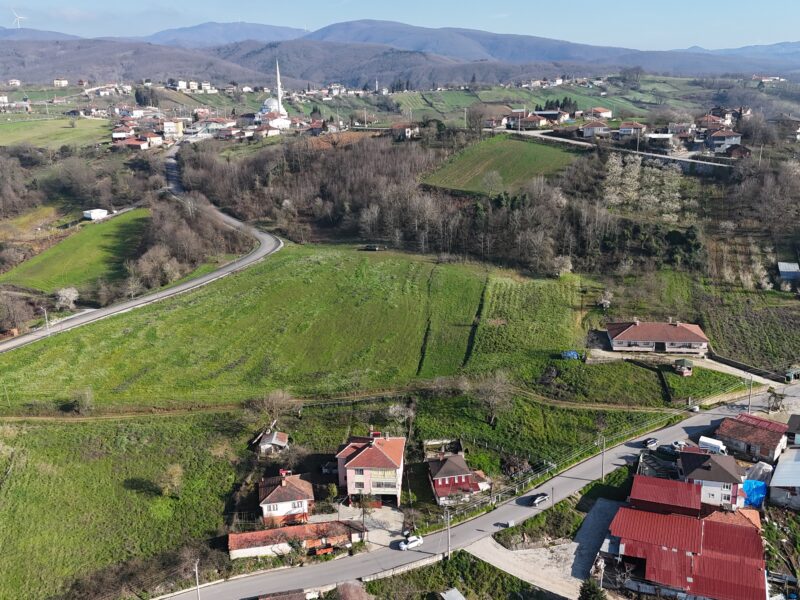 KARAMÜRSELDE DENİZ VE KÖPRÜ MANZARALI SATILIK 530 M2 ARSA
