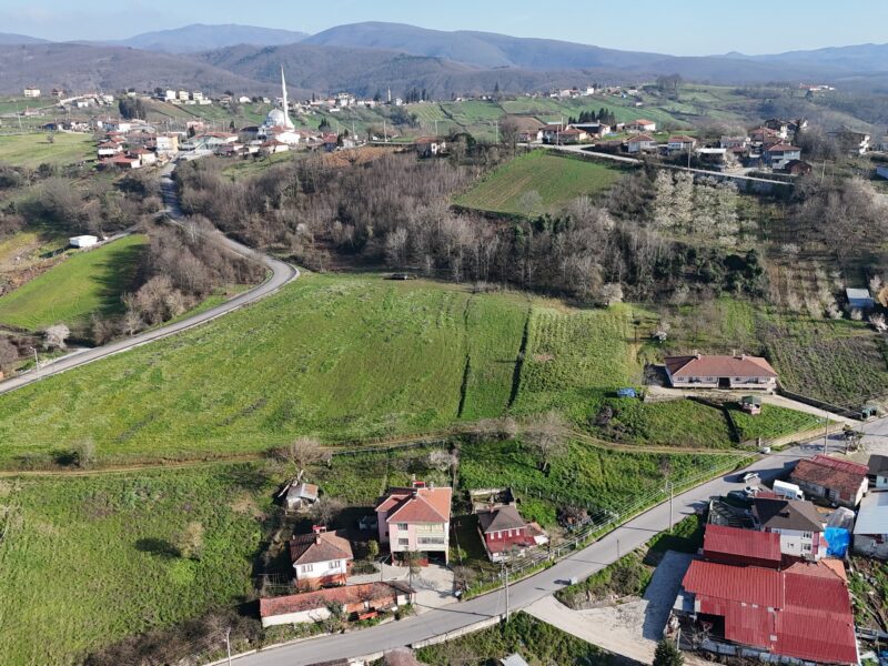 KARAMÜRSELDE DENİZ VE KÖPRÜ MANZARALI SATILIK 530 M2 ARSA